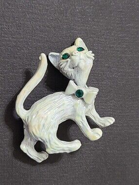 Vintage White Pearlescent Metal Bobble Head Cat Brooch Pin Green Rhinestone Eyes